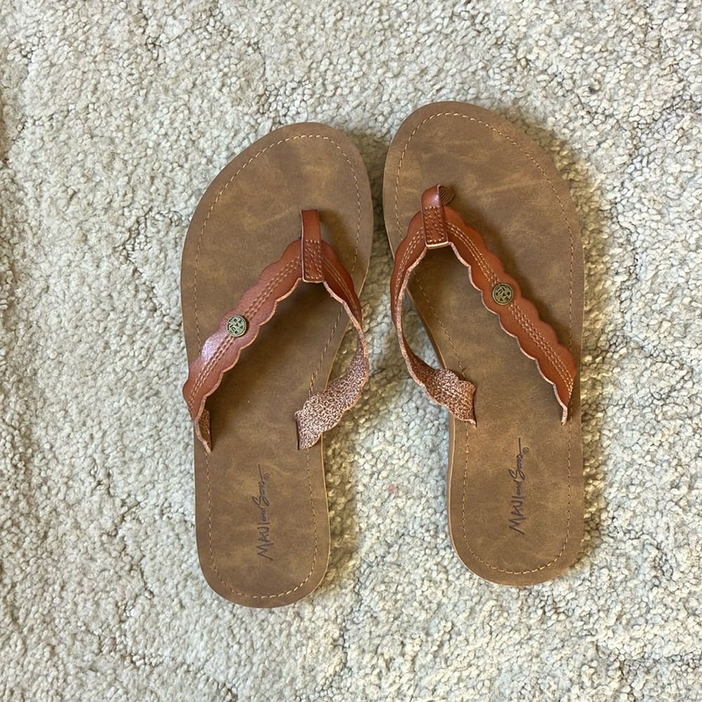 Maui and Sons Flip Flops